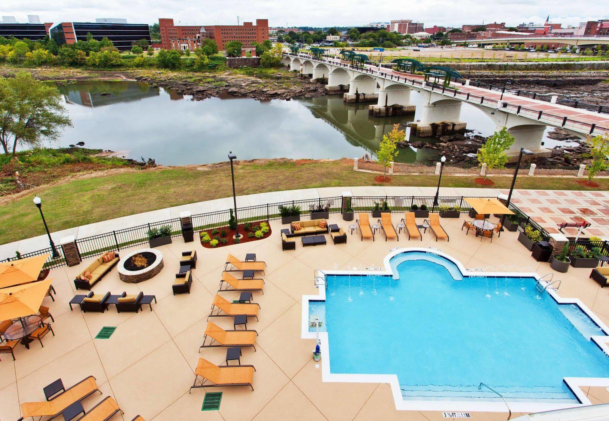 Courtyard By Marriott Columbus 피닉스시티 외부 사진